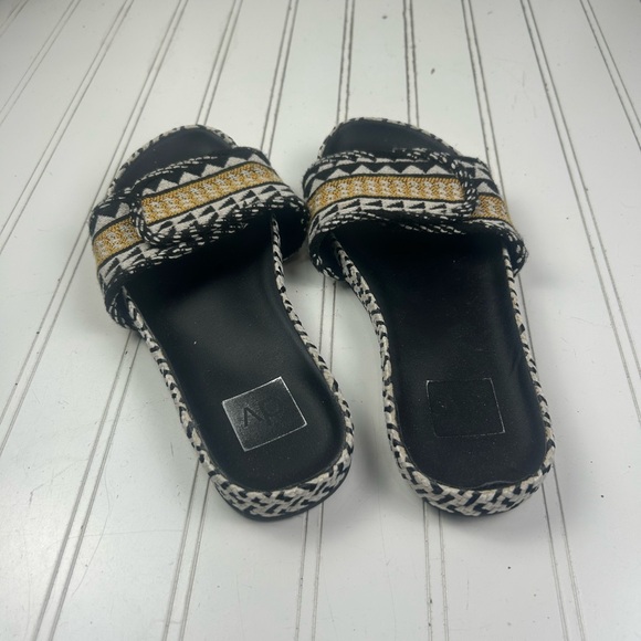 Dolce Vita Tribal Print Slide Sandals Womenโs Size 7.5 - Picture 5 of 8